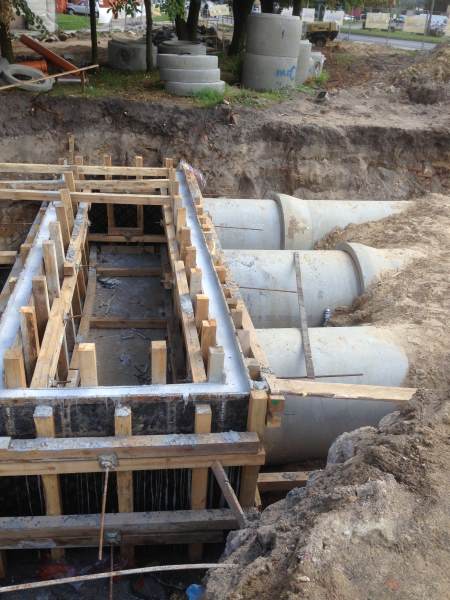 Plac Konstytucji 3 Maja - wodociąg